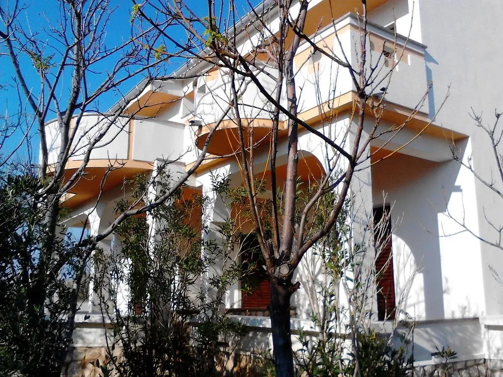 Apartments Kresimir Beauty With Shadow Trees And Parking Place Croatia