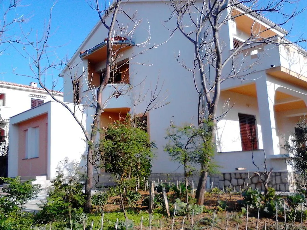 Apartments Kresimir Beauty With Shadow Trees And Parking Place Croatia