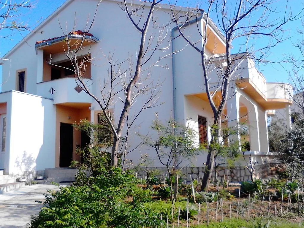 Apartments Kresimir Beauty With Shadow Trees And Parking Place 0*, Pag Town Croatia