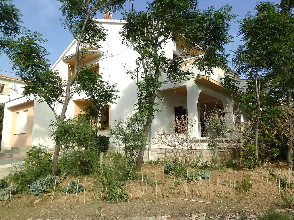 Apartments Kresimir Beauty With Shadow Trees And Parking Place Croatia