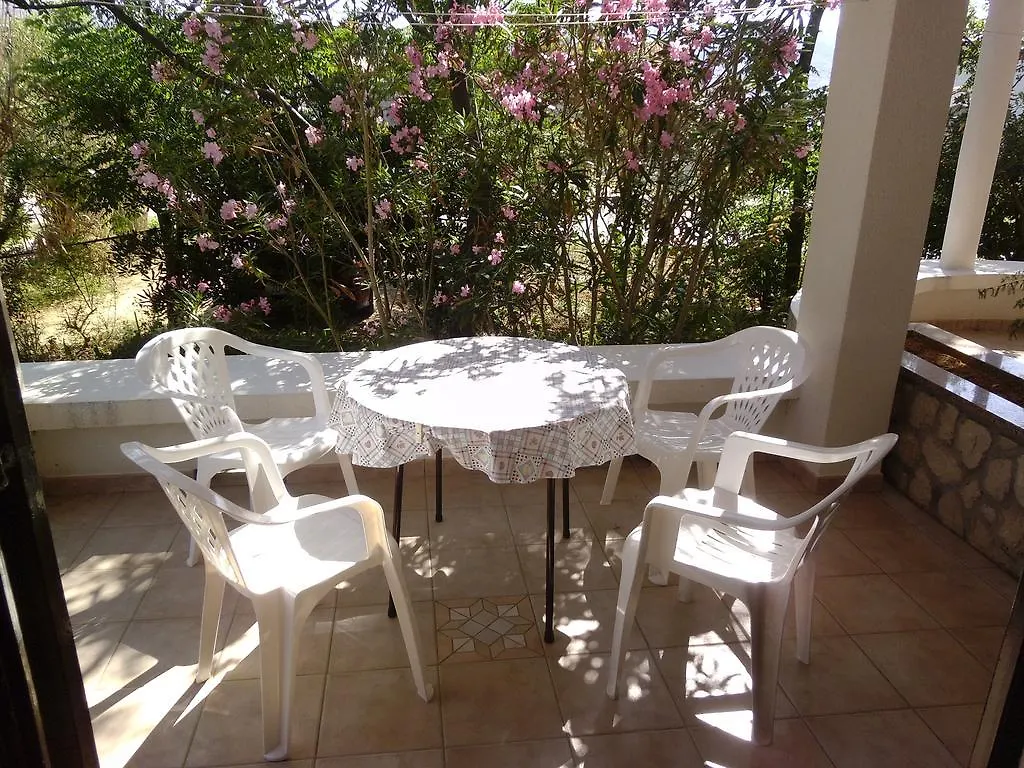 Apartments Kresimir Beauty With Shadow Trees And Parking Place Croatia