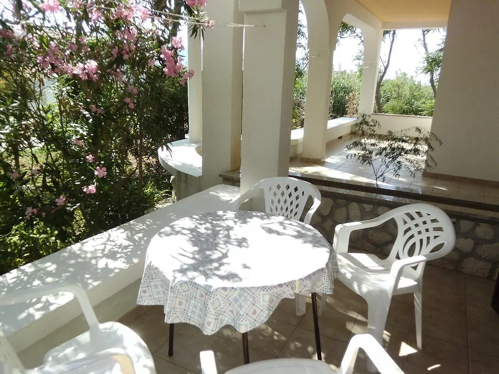 Apartments Kresimir Beauty With Shadow Trees And Parking Place Croatia